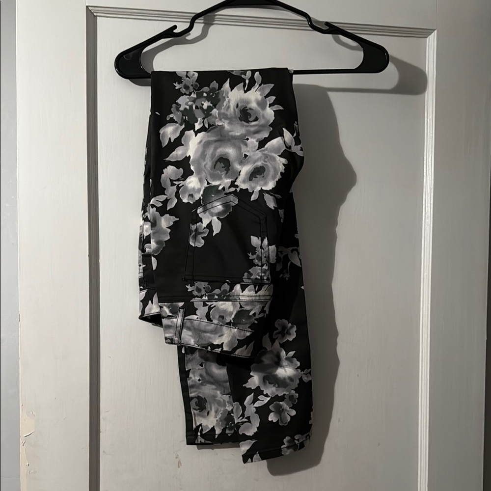 Forever 21 Black and Gray Floral Skinny Jeans